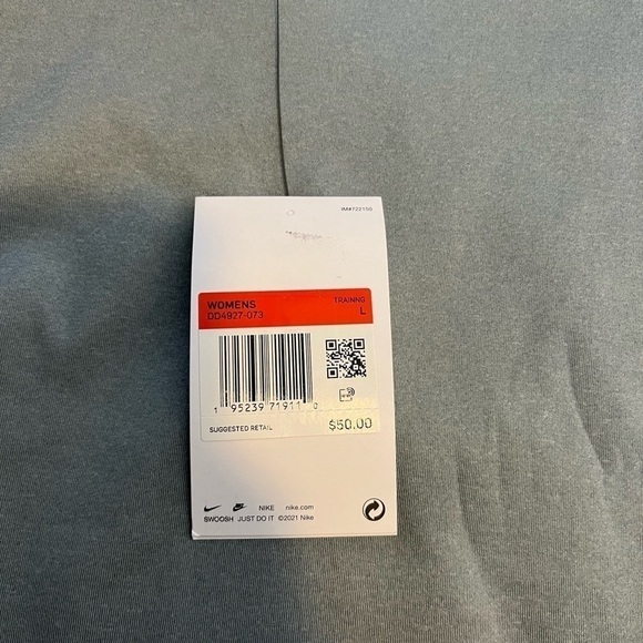 Nike Women’s Gray Thermal Fit Top Size Large NWT - Picture 9 of 10